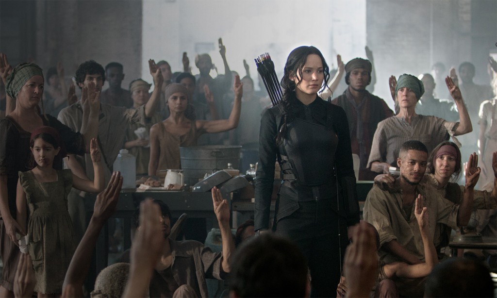 Katniss nøler med å bli helt for opprørerne etter det hun har opplevd. Foto: Murray Close/Lionsgate 