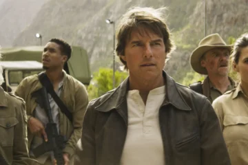 SISTE STUNT MED HUNT: Tom Cruise, alias agent Ethan Hunt saman med delar av teamet sitt i absolutt siste del av Mission Impossible-serien. Foto: Paramount Pictures and Skydance / AP / NTB